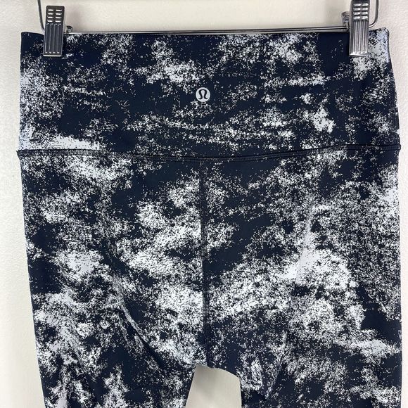 Lululemon Wunder Under Lunar New Year  Black White Leggings Women’s Size‎ 8 - Picture 8 of 13